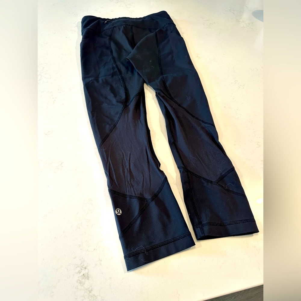 Lululemon Running/yoga pants 7/8 leg length, size small/4, zipper pocket on back